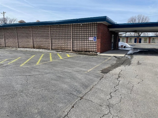 American Motor Inn - Rock Island image 31