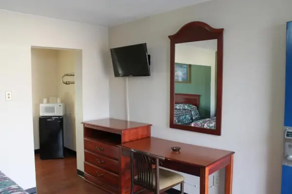 American Motor Inn - Rock Island 9